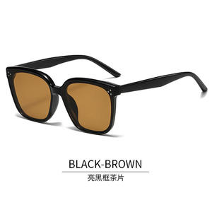 Lunettes de soleil pour femmes D3-6327, monture noire en PC, protection UV400, rivets à points, style streetwear - Product Image 2