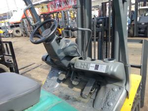 Montacargas Komatsu Usado de 3 Toneladas, Diésel, Modelo FD30, con Mástil de Tres Secciones y Desplazador Lateral, en Venta en Shanghái - Product Image 6