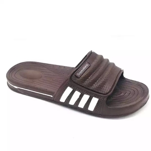 Nouvelles pantoufles tendance 2022 pour hommes et femmes, antidérapantes, douces, pour la maison, la douche, sandales de plage pour homme, tongs - Product Image 4