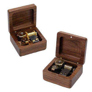 กล่องดนตรีไม้ขายส่ง ใส่รูปได้ กลไกซันเคียวสีทอง สามารถสลักโลโก้ได้หากต้องการ มีเพลงให้เลือกหลายร้อยเพลง - Product Image 3