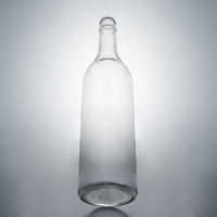 Bouteille à épaule inclinée en verre extra clair de 70 cl pour emballage d'eau premium avec fond profond Shandong JB GLASS