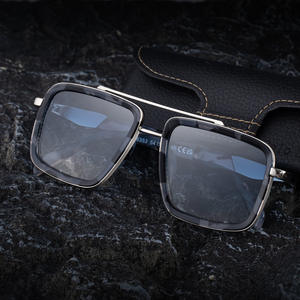 Lunettes de soleil polarisées carrées pour hommes Rolo Haus, monture noire en métal et plastique, verres TAC UV400, protection solaire classe 2, ZS-98353P - Product Image 2