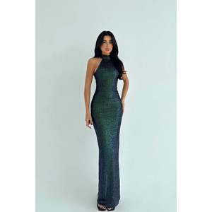 Vestido de Gala Formal Verde Shion con Cuello Redondo, Cintura Imperio, Decoración en Capas, Pedrería, Perlas y Drapeado, Disponible en Tallas XS-XXL - Product Image 2