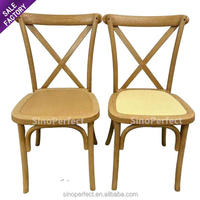 Chaise à dossier croisé en résine aspect bois, style ferme classique, durable, en plastique PP, pour la restauration, les mariages, les dîners, les banquets et les événements