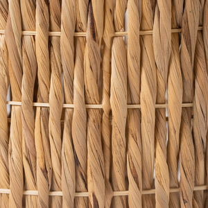 Collection de 6 paniers de rangement en jacinthe d'eau surdimensionnés modernes faits à la main avec tissu en plastique et tissu métallique pour la salle de bain - Product Image 1