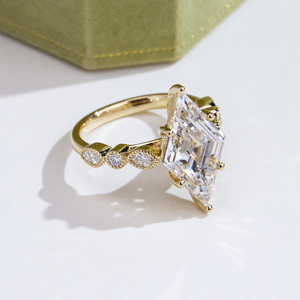 Anillo de Diamante Cultivado en Laboratorio con Corte Cometa de Oro Blanco de 14K MSR-2251 para Boda - Product Image 2