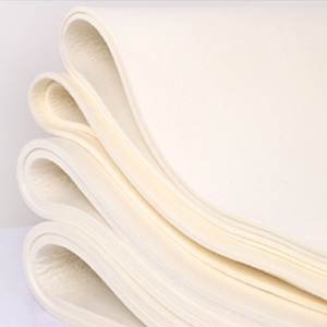 Tissu filtrant en laine industrielle 100% RPET recyclé, gaufré, antistatique, tissé, poids moyen, haute qualité, usage industriel - Product Image 1
