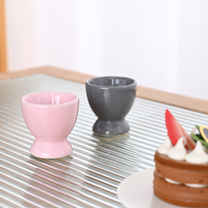 Ceramica rosa Grey <span class=keywords><strong>Egg</strong></span> Cup Color glassa porta uovo personalizzato Logo con incisione Laser speciale tazza a forma di uovo - Product Image 2