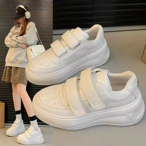 Chaussures plateforme de style coréen dans la collection printemps 2026 - Sneakers à fermeture Velcro, polyvalentes et adaptées au quotidien et au sport - Product Image 5