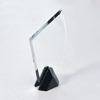 Trophées en cristal de verre transparent de luxe léger, écologiques, gravés sur mesure, polis avec base en bois massif