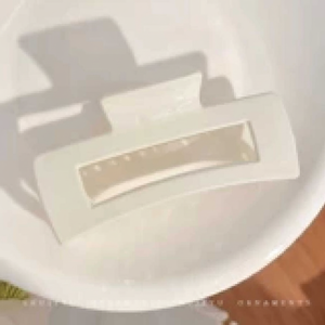 Accessori per capelli acrilici in resina scintillante di lusso di tendenza vendita all'ingrosso per donne e bambini - Product Image 1