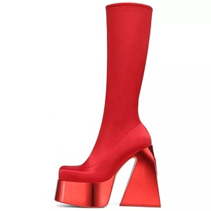 Botas de plataforma de tacón grueso y alto para mujer, con tacón triangular, suela brillante efecto espejo, punta cuadrada larga y estilo calcetín. - Product Image 2
