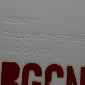 بطاقة ملابس عالية الجودة بتصميم عصري مخصص وشعار ثلاثي الأبعاد لعلامة تجارية فاخرة - Product Image 5