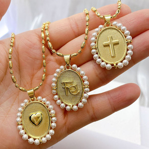 Collier pendentif NM1416 plaqué or 18 carats avec portrait de la Vierge Marie couronnée d'une perle, en forme de cœur ovale et croix, pour femme - Product Image 1