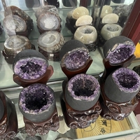 Vente en gros d'objets artisanaux en cristal : Grappe d'améthyste, géode, œufs de dinosaure, support de style Feng Shui gravé pour décoration et cadeau