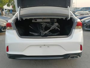Pulito e classico usato HYUNDAIS SONATA <span class=keywords><strong>berlina</strong></span> 2.4L 4CY 2019 bianco - Product Image 3