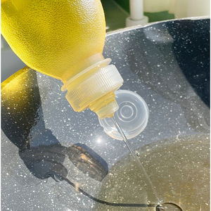 Bottiglia dosatrice cilindrica in plastica con tappo a vite per olio, salsa di soia e aceto, famosa su Internet, per cucina - Product Image 4