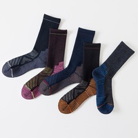 Chaussettes de sport en laine mérinos tricotées épaisses mi-mollet avec semelle éponge respirante pour hommes et femmes, idéales pour la randonnée et l'alpinisme en extérieur, collection automne, ODM