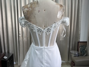 فساتين سهرة هندية مثيرة بتصميم حورية البحر بلون العاج مع تطريز خرز وشق عالي منسوج من سيرين هيل للحفلات - Product Image 3