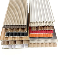 Panneau mural rainuré en WPC imitation bois brun foncé, imperméable, en composite bois, pour la décoration murale des hôtels, bureaux et maisons