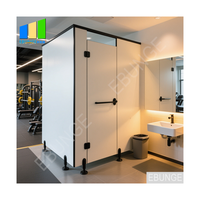 Système de cloisons de toilettes en HPL commercial avec quincaillerie noire pour les toilettes publiques et les projets de salles de bain