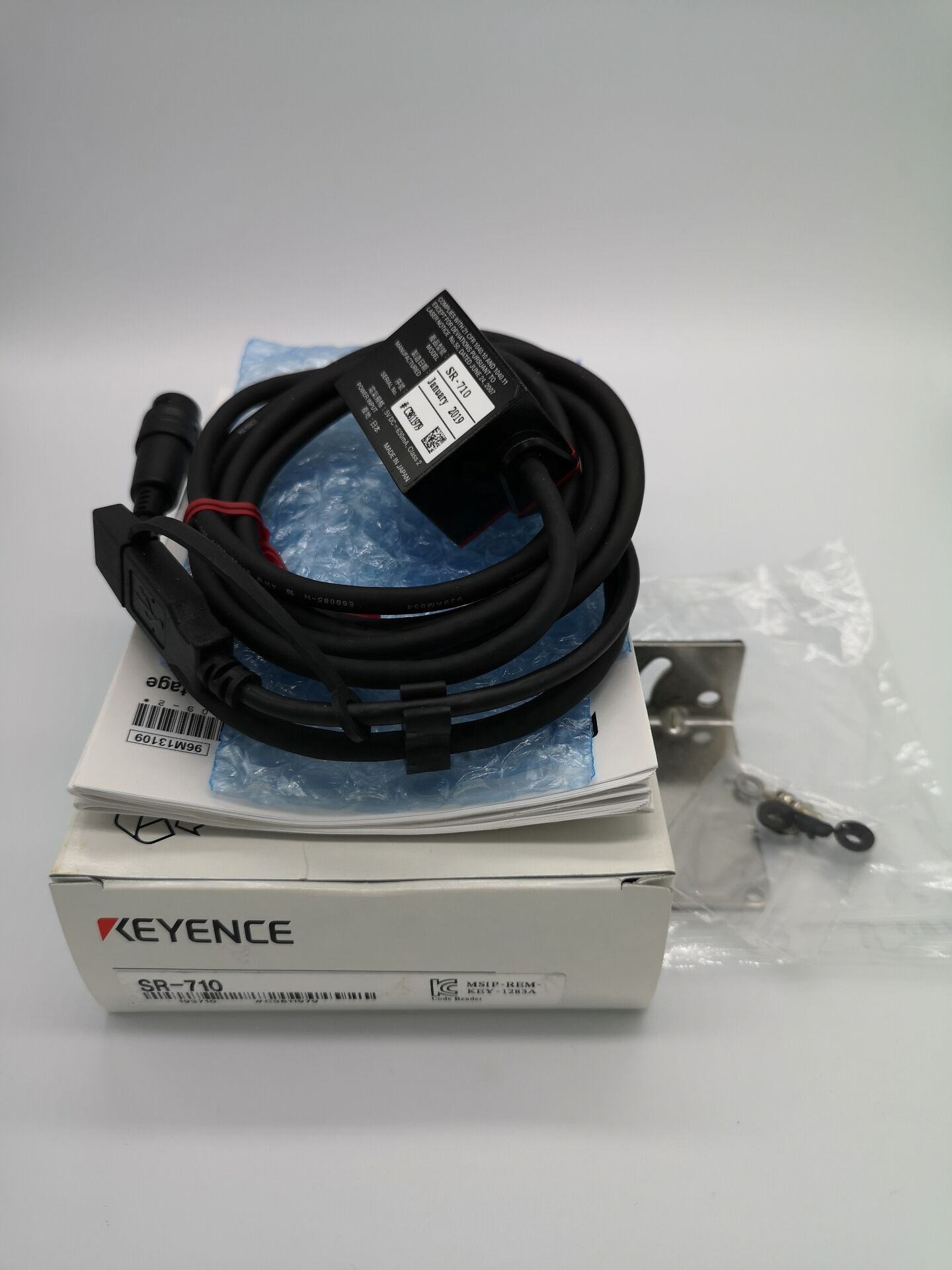 KEYENCE SR-710 Ultra-Compact 1D & 2D Code Reader - Reliable