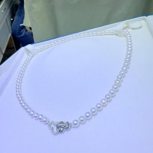 สร้อยคอมุกน้ำจืดคุณภาพสูงจากจูจี้ ขนาด 5-6 มม. ทรงกลม ไร้ตำหนิ สีออโรร่า ตัวเรือนเงินแท้ พร้อมตัวล็อคแบบน้ำเต้าคู่ สินค้าเฉพาะกลุ่ม - Product Image 4