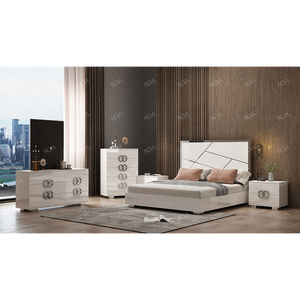 Ensemble de <span class=keywords><strong>chambre</strong></span> à coucher royal de luxe pour adultes, taille king, meubles de <span class=keywords><strong>chambre</strong></span> à coucher pour la maison et l'hôtel, ensemble de meubles de <span class=keywords><strong>chambre</strong></span> à coucher à finition brillante avec table de chevet, <span class=keywords><strong>commode</strong></span> et coffre - Product Image 1