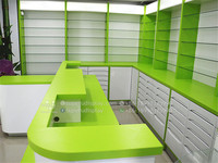 Conception de comptoir de magasin médical meubles de bureau d'affichage Table de caissier de magasin de santé naturelle à vendre comptoir de réception de pharmacie moderne