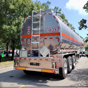 Ventes chaudes : Semi-remorque citerne mobile à 3 essieux de 45 000 litres pour huile et carburant, fabriquée en Chine, avec norme d'émission Euro-2 - Product Image 4
