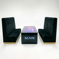 Sofá VIP para Discoteca, Tapizado en Terciopelo Negro, Respaldo Alto, con Mesa de Centro con Logotipo LED Iluminado, para Bar o Salón