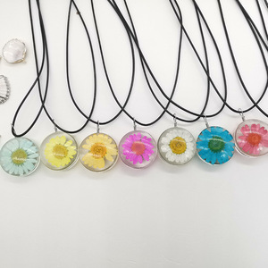 Ladies New Trendy Daisy Flower Necklace Femmes Divers Handmade Natural Dry Flower Glass Ball Necklace Girlfriends Mom Gifts - Product Image 1
