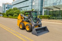 XC7SR07 Caricatore Versatile con Sterzo a Slitta, Prezzo Vantaggioso per i Mercati dell'Africa Orientale per Lavori Agricoli