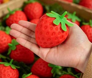 Juguete Blandito de Fresa Kawaii, Pelota Antiestrés de PU, Juguete Sensorial Realista con Forma de Fruta para Niños y Adultos, Regalo - Product Image 2