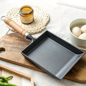 Sartén para huevos de hierro fundido, sartén para huevos con mango de madera, sartén para tortilla de huevo <span class=keywords><strong>japonesa</strong></span> no escaldada con cepillo de aceite y pala para <span class=keywords><strong>cocina</strong></span> casera - Product Image 1