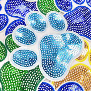 トレンディ 2.8インチ スパンコール 犬の足跡 アイロン接着パッチ 刺繍パッチ ソーイングステッカー 洋服 ドレス 帽子 ジーンズ DIYアクセサリー バッジ - Product Image 3