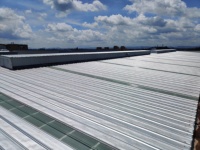 La vente en usine de fibres de verre isolés poids léger Frp éclairage du jour des feuilles d'acier de toiture de tuiles