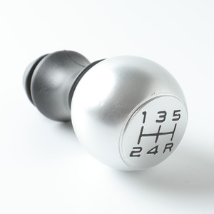 Poignée de levier de vitesses FUXIN en alliage d'aluminium, design ergonomique avec lettrage noir mat pour personnalisation du logo - Product Image 4