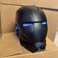 Casco Inteligente con Control por Voz, Operación Táctil, Control Remoto y Funciones de Apertura/Cierre Automático.