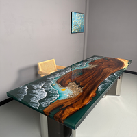 Table à manger moderne sur mesure en bois massif à bord vif avec époxy et rivière (noyer d'Amérique du Sud)
