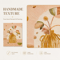 Peinture à l'huile sur toile, style pastoral et artistique folklorique, avec motif de vase, bouquet et table à carreaux, fond en arche, à l'ochre moutarde, à l'impasto et peinte à la main