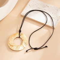 Collier pendentif minimaliste grand disque creux martelé pour femme, style vintage, accessoire de bijouterie pour usage quotidien