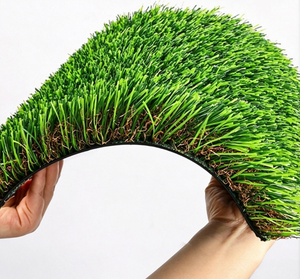 Gazon artificiel réaliste à texture naturelle, pelouse synthétique douce pour les cours de B&B, les toits, les terrasses et la décoration paysagère commerciale - Product Image 1
