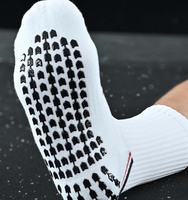 Nouvelles Chaussettes de Football Athlétiques Antidérapantes 2026 de Qualité Supérieure avec Logo Personnalisé en Spandex/Nylon/Coton, Écologiques et à Séchage Rapide