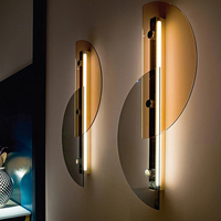 Applique murale moderne en fer doré et verre pour hôtel, chambre à coucher, décoration intérieure, lampe murale LED de luxe moderne