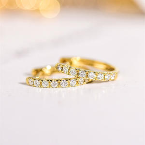 Pendientes de Aro con Diamantes E3915, Oro Amarillo, Corte Brillante Redondo, Color G, Diamantes Naturales, Clásicos para Mujer, Uso Diario - Product Image 4