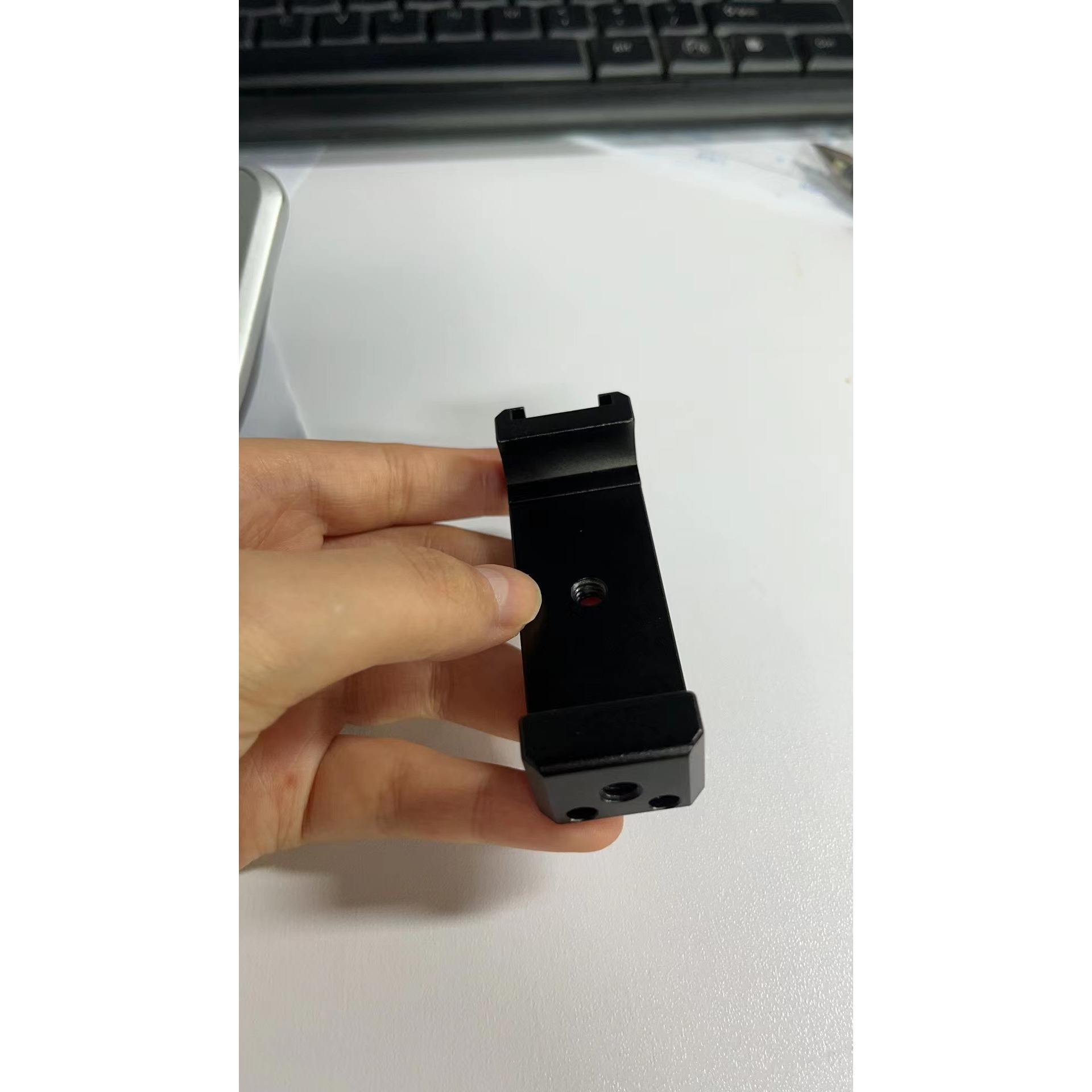 คลิปหนีบโทรศัพท์แบบฮอตชูโลหะ รุ่น W004-2