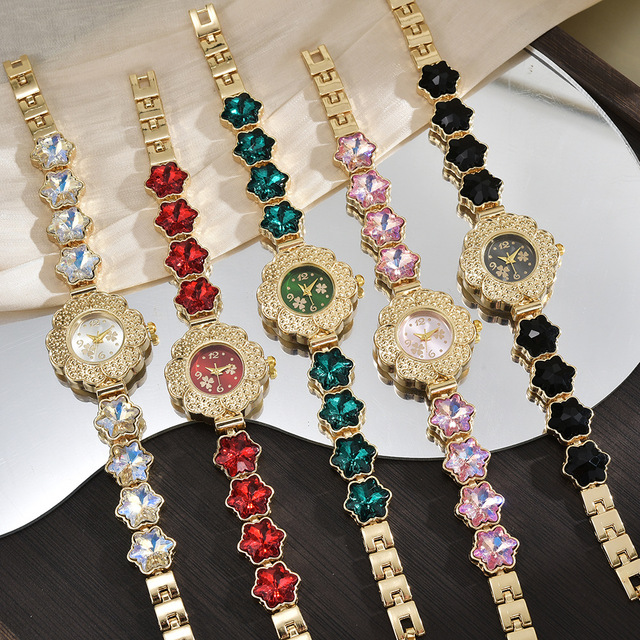 Clover Gold Women Bracelet Watches Luxury Brand Dress Quartz Small Dial Ladies Wrist Watches for Rhinestone Gold Female Clock