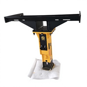 Casseur hydraulique SOOSAN SB30 pour mini-chargeuse, jaune, type boîte ouverte, avec burin et corps principal, pour béton, compatible BOBCAT CAT - Product Image 1