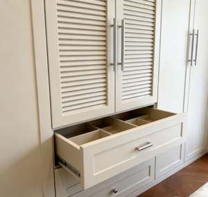 Ensemble de meubles de chambre à coucher avec dressing de luxe en bois, design de dressing, étagères et tiroirs réglables, vente en gros - Product Image 3